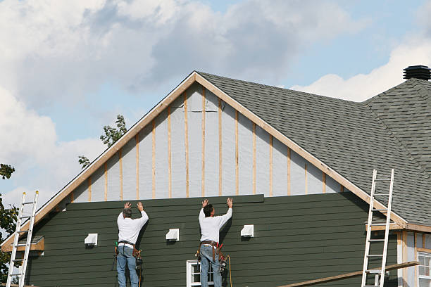 Professional Siding technician working in Lyons, GA